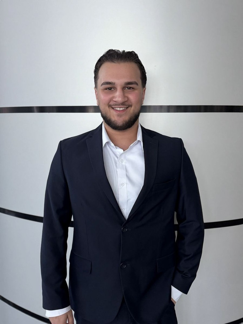 Portraitfoto von Havraz Mohammad, Berater für Einkommensschutz und ETF-Vermögensaufbau in Schleswig-Holstein